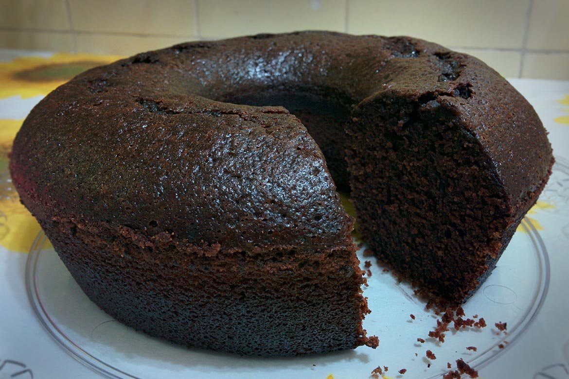 Delicioso bolo de chocolate sem farinha e sem lactose