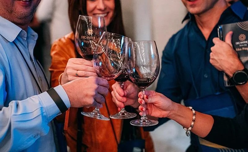 Clima ameno de outono impulsiona interesse por vinhos e experiências sensoriais – Andrezza Barros